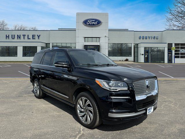 2022 Lincoln Navigator Reserve — photo 4 of 36