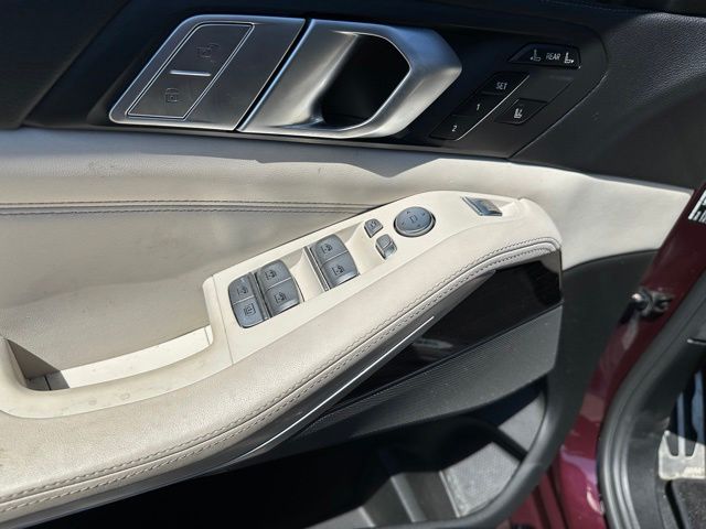 2021 BMW X7 M50i — photo 22 of 31