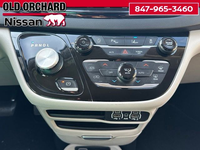 2023 Chrysler Pacifica Touring L — photo 14 of 20