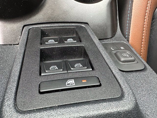 2023 Ford Bronco Outer Banks — photo 17 of 28