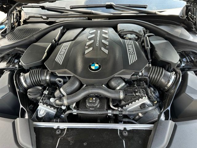 2023 BMW 5 Series M550i xDrive — photo 9 of 32