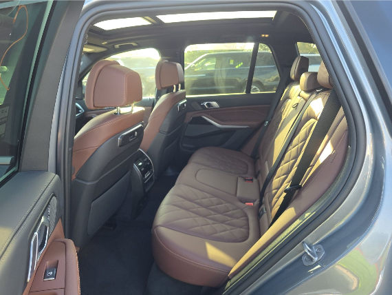 2025 BMW X5 xDrive40i — photo 9 of 10