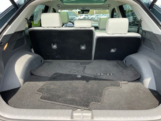 2023 Hyundai IONIQ 5 Limited — photo 11 of 35
