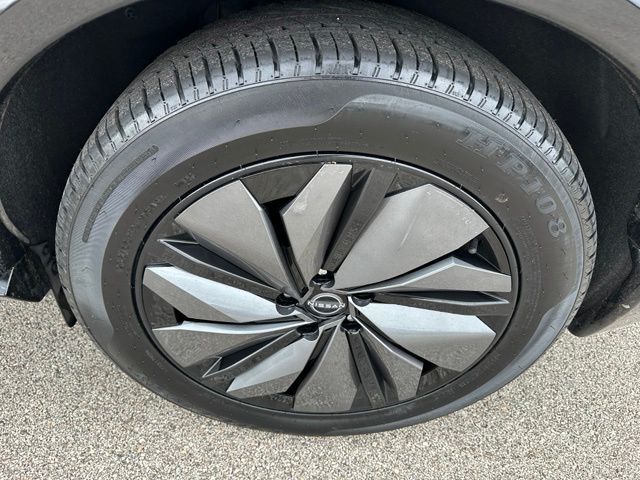 2024 Nissan Ariya Engage e-4orce — photo 8 of 27