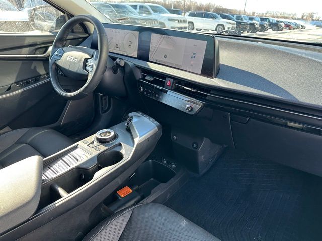 2024 Kia EV6 Wind — photo 9 of 27