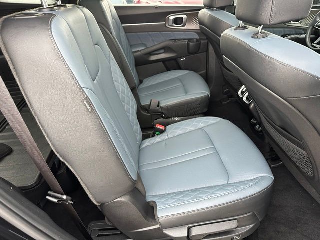 2025 Kia Sorento Plug-In Hybrid SX Prestige — photo 11 of 45
