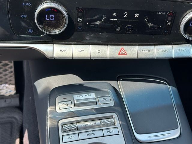 2023 Genesis GV70 2.5T — photo 33 of 37
