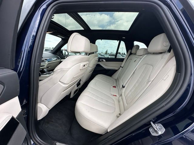 2022 BMW X5 M50i — photo 15 of 49