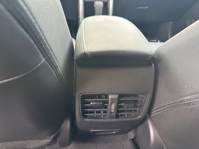 2023 Toyota Corolla Cross Hybrid XSE — photo 18 of 31