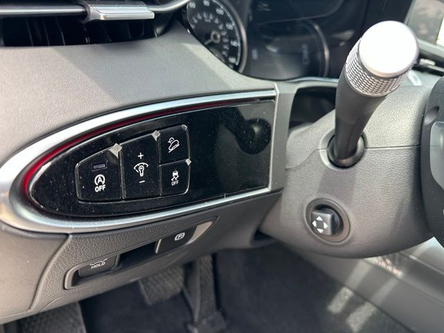 2025 Genesis GV70 2.5T — photo 22 of 34
