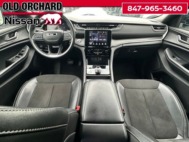 2023 Jeep Grand Cherokee Altitude X — photo 17 of 23