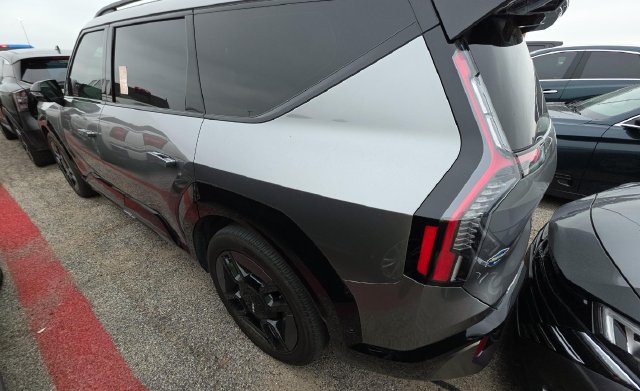 2024 Kia EV9 GT-Line — photo 4 of 9