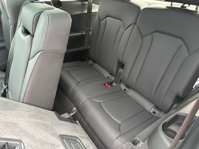 2025 Audi Q7 55 Premium Plus — photo 18 of 34