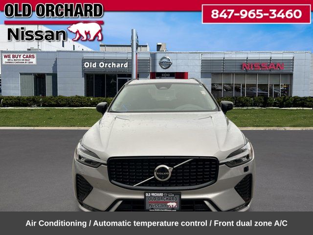 2025 Volvo XC60 B5 Plus — photo 2 of 22