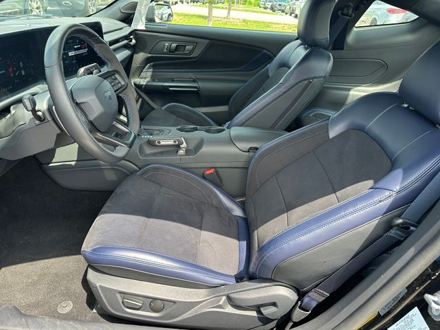 2024 Ford Mustang Dark Horse — photo 15 of 27