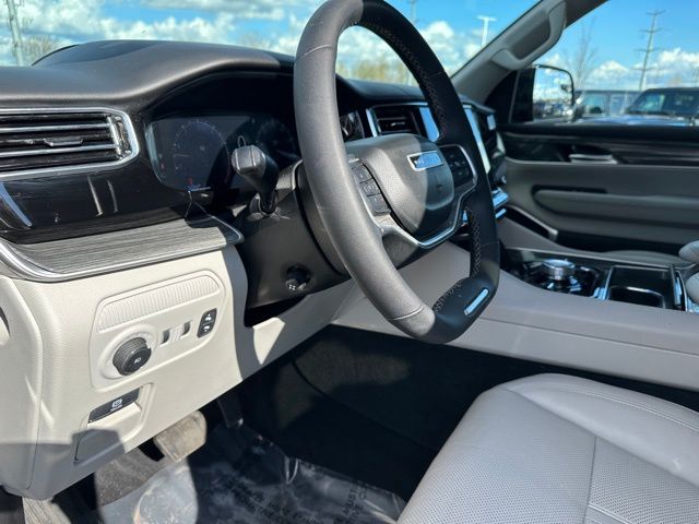 2022 Jeep Wagoneer Series III — photo 23 of 36