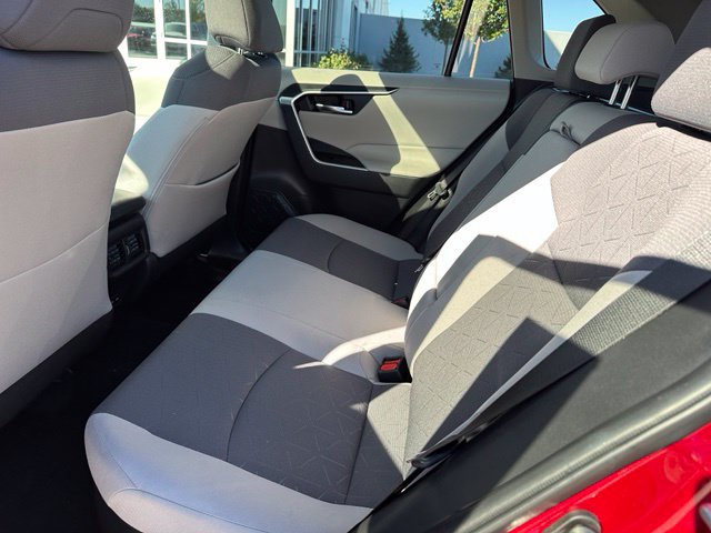 2024 Toyota RAV4 Hybrid XLE — photo 14 of 29