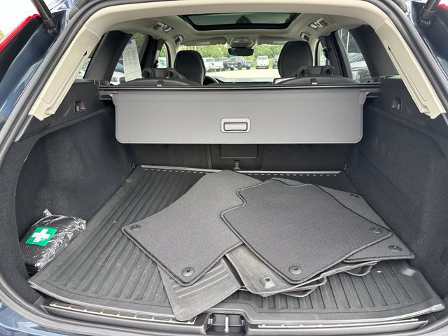 2025 Volvo XC60 B5 Plus — photo 12 of 31