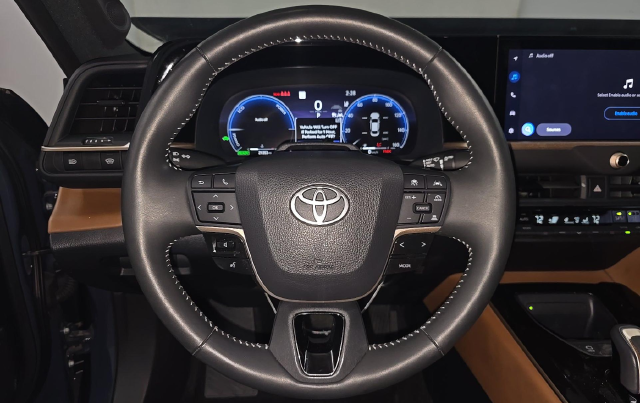 2026 Toyota Crown Limited — photo 8 of 10