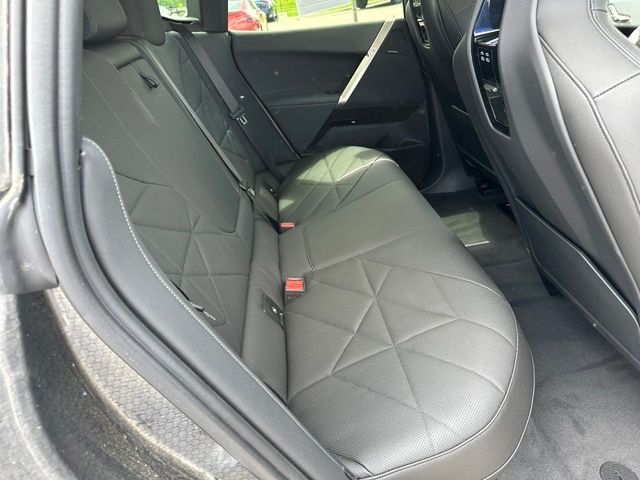 2023 BMW iX xDrive50 — photo 13 of 44