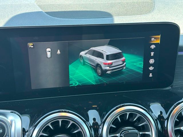 2022 Mercedes-Benz GLB GLB 35 AMG® — photo 26 of 34