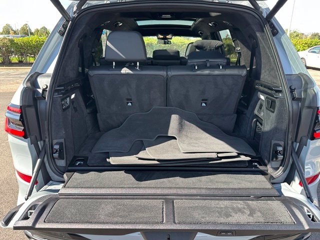 2024 BMW X7 xDrive40i — photo 13 of 32
