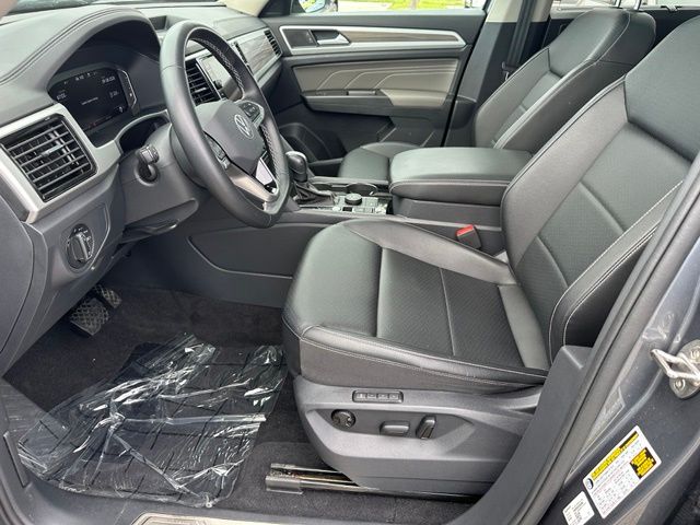 2023 Volkswagen Atlas SEL — photo 21 of 34