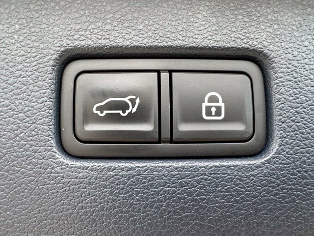 2022 Genesis GV80 2.5T — photo 14 of 39