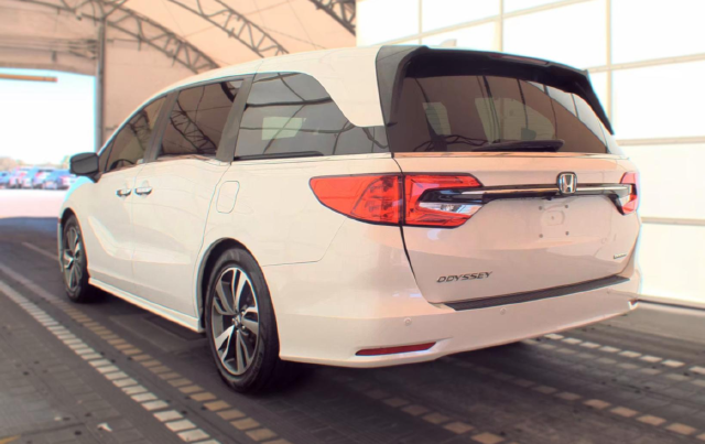 2022 Honda Odyssey Touring — photo 4 of 6