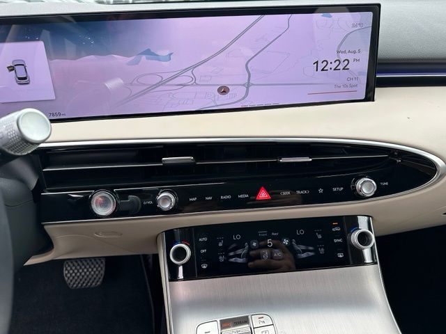 2026 Genesis GV70 2.5T Advanced — photo 24 of 37
