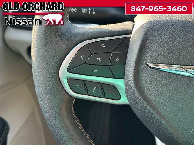 2023 Chrysler Pacifica Touring L — photo 17 of 20