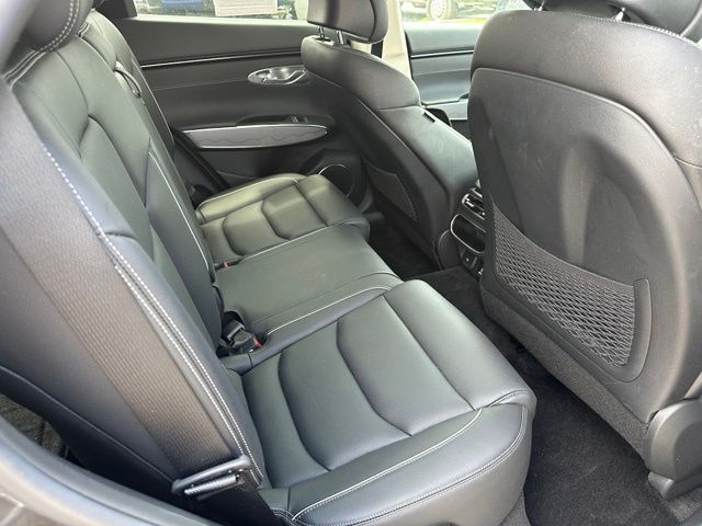 2025 Genesis GV70 2.5T — photo 12 of 34