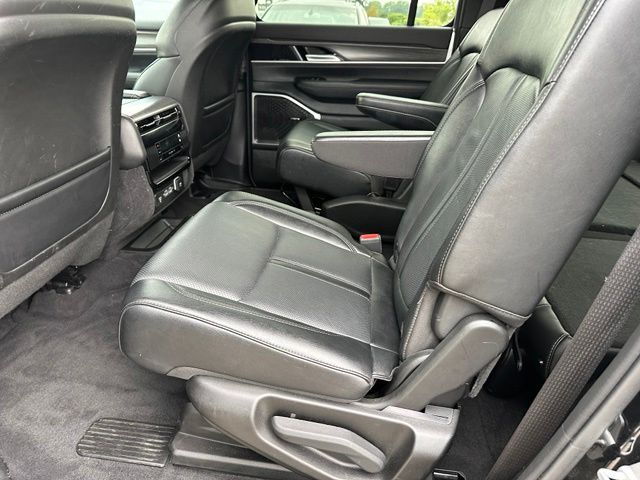 2024 Jeep Wagoneer Series II — photo 28 of 35