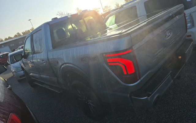 2025 Ford F-150 Lariat — photo 4 of 10