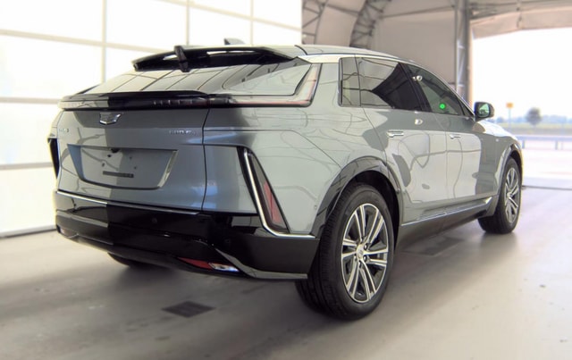 2024 Cadillac Lyriq Luxury — photo 4 of 8