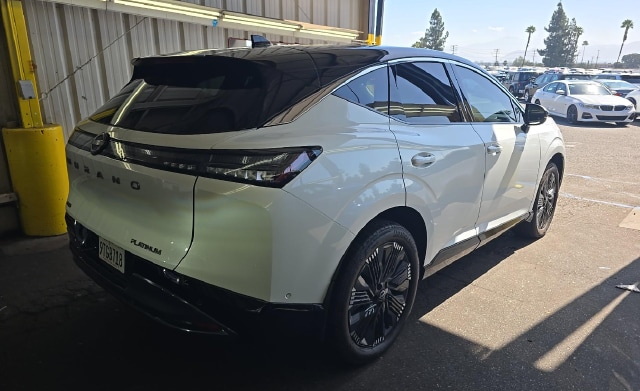 2025 Nissan Murano Platinum — photo 3 of 8