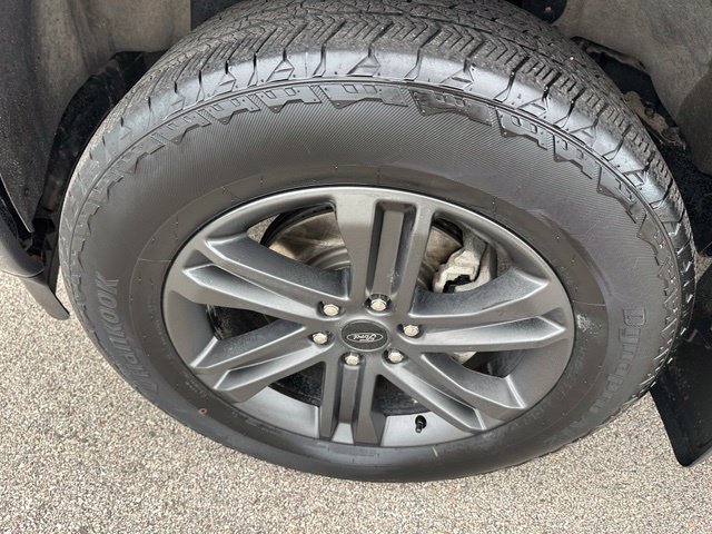 2023 Ford F-150 Lariat — photo 9 of 26