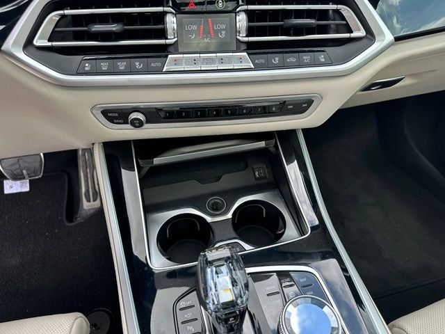 2022 BMW X5 M50i — photo 24 of 49