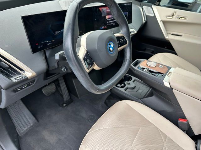 2023 BMW iX M60 — photo 23 of 32