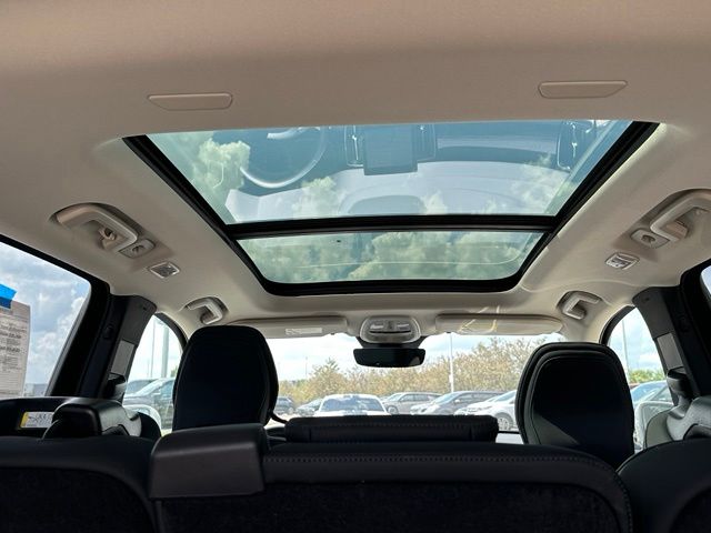 2025 Volvo XC90 B6 Plus 7-Seater — photo 10 of 49