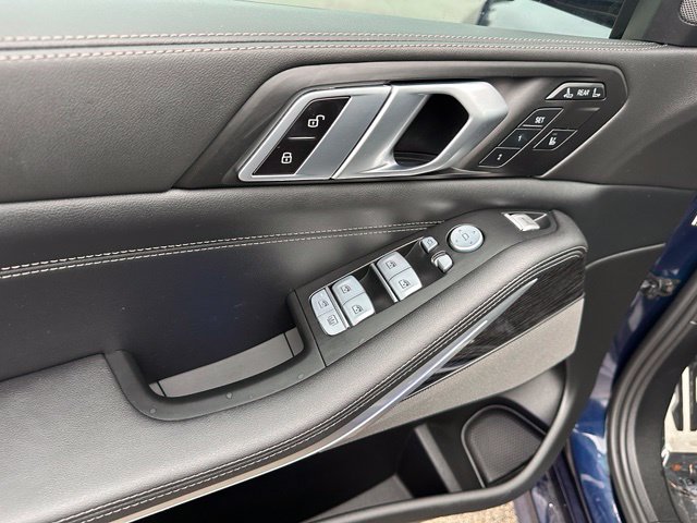 2023 BMW X7 xDrive40i — photo 25 of 36