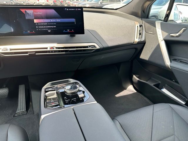 2023 BMW iX xDrive50 — photo 16 of 44