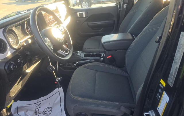 2025 Jeep Wrangler Sport S — photo 5 of 9
