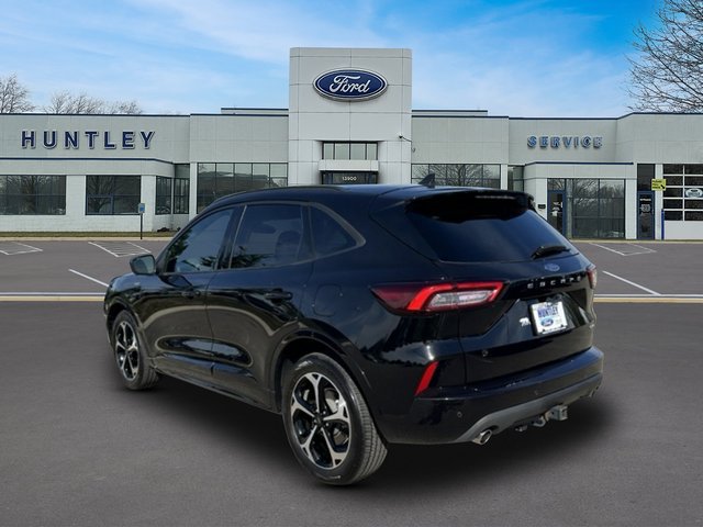 2023 Ford Escape ST-Line Select — photo 6 of 33