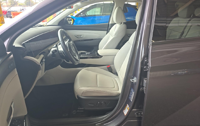 2025 Hyundai Tucson Hybrid Limited — photo 5 of 8