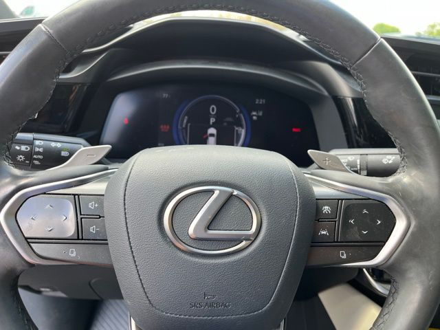 2023 LEXUS RZ 450e Premium — photo 26 of 27