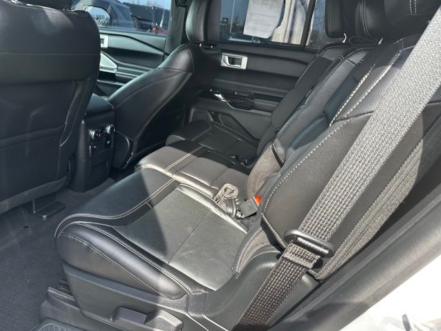 2023 Ford Explorer ST — photo 17 of 33