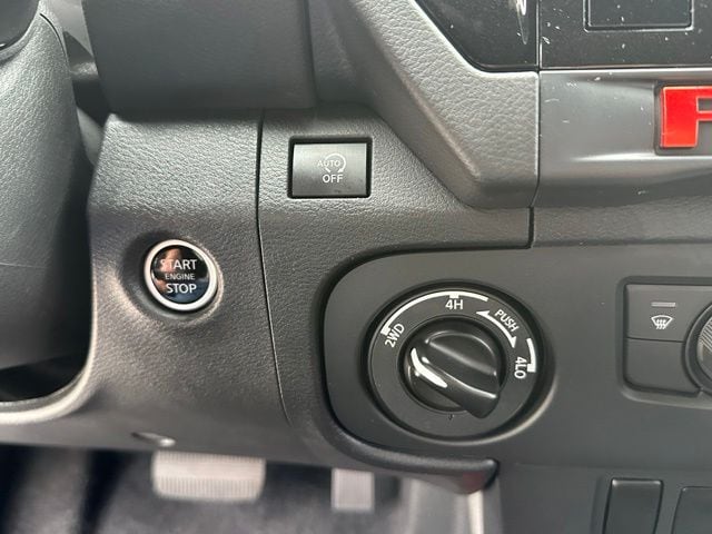 2025 Nissan Frontier PRO-4X — photo 38 of 43