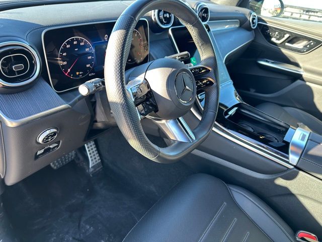 2025 Mercedes-Benz GLC GLC 300 — photo 21 of 30