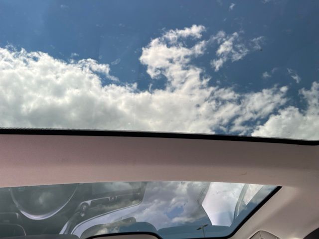 2023 LEXUS RZ 450e Premium — photo 14 of 27